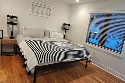 Image de Tranquil 4-bedroom house with Ac in charming Leawood