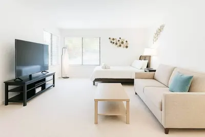 Image de Big Room Queen Bed & Sofa Bed/ Perfect environment