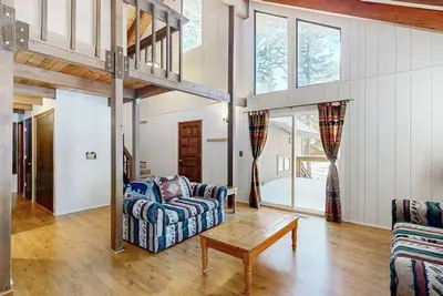 2br Home W & Deck, washer/dryer, & Dog-Friendly