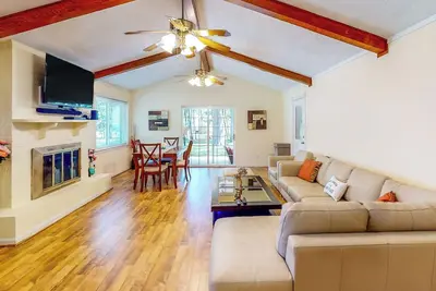 Image de Private & Serene Lakeview Home w/ Beach Access