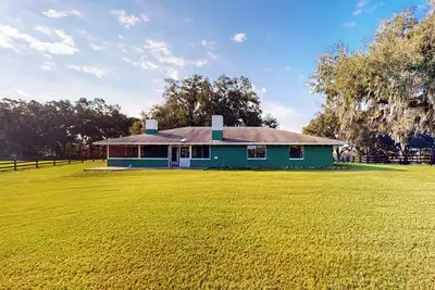 Image de 2 Br Duplex w/ Full Kitchen & Lake View