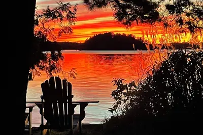 Image de ÎLE PRIVÉE avec un authentique chalet victorien!