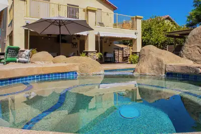 Image de Group-Ready Glendale Oasis w/ Pool Grotto + Slide