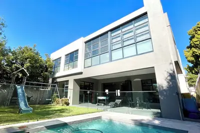 Image de Gorgeous 5-bedroom house with a pool in Glenhazel, Johannesburg