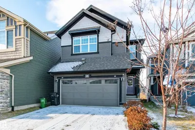 Image de Luxury Lake View Home • Pet Friendly with Fenced Yard & Attached Garage