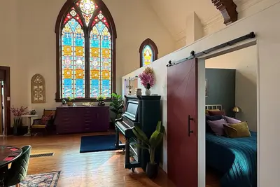Image de Unique Church Stay! Hot tub, River, Town