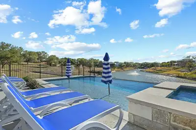 Image de 5 Br Home on lake w/ Pool, spa, Golf, boating