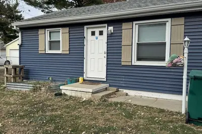 Image de Cozy 2 bedroom house in Springfield with a fully fenced yard\nNO Cleaning Fee