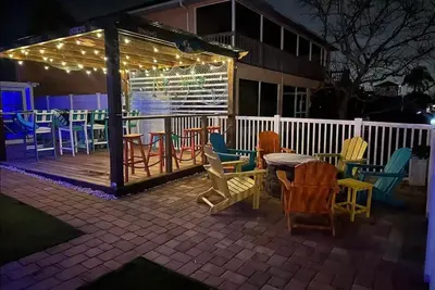 Image de 3-bedroom house in soothing Hudson with waterfront and heated pool.