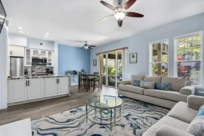 Image de Home Away from Home, Beach Villa!