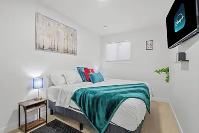 Image de Laurel 27BnB. Executive style basement suite in a family friendly neighborhood.