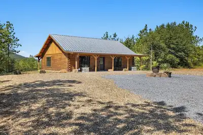Image de BigFoot Bluff Cabin in the Kiamichi Mountains of Se Oklahoma