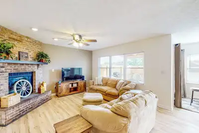 Image de Indy Home w/ Dog-Friendly Yard! 9 Mi to Dtwn