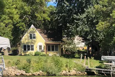 Image de The Yellow Lakeside Cottage - Albert Lea, Mn