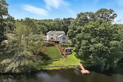 Image de 3-bedroom house in lovely Coventry on Eagleville Lake, 5 minutes from UConn.