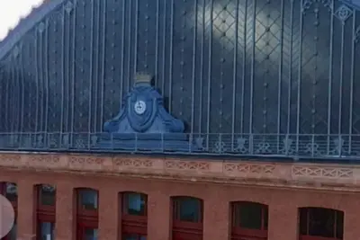 Image de Next to the cultural and leisure Madrid. Communications Center