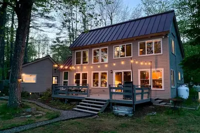 Image de Lakefront Escape w/ Water Views from Every Room, Wooded Yard & Sunny Dock