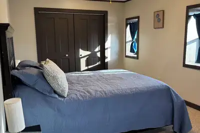 Image de Charming 3-bedroom upstairs apartment in welcoming Fennimore.