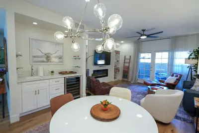Image de Chic & Cozy Modern 2-bed/2 bath Ground Floor Bungalow in exclusive Biltmore area