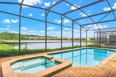 Beautiful Lakeview 8bdr Villa w/ Private Pool & Resort Access