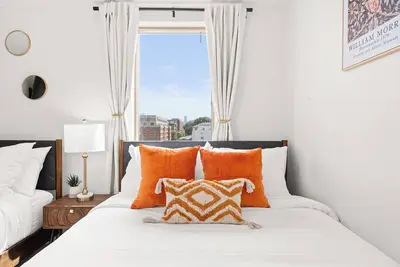 Huge 2br Mins to Nyc+Parking and Elevator King Bed Sleeps 8