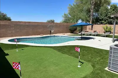 Image de Lmd Getaway ~ Free Heated pool & Movie Theater! Fully Stocked