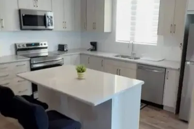 Image de Cityscape 3br+Sofa Bed • Near Airport • Costco