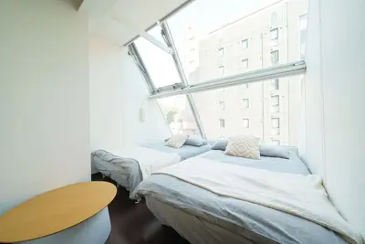 Image de 6 min to Roppongi St! Spacious 5br apt, 12 beds, 140㎡, sleeps up to 12 guests.