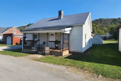 Image de Cozy 2-bedroom house in Ripley with \nAC, Coffee Bar and Firepit. Pet friendly.