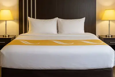 Image de Bright & Clean Hotel Room | Close to Casino & Waterfront