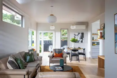 Image de Nelson Bridge House - Modern, Clean, Quiet - Only Steps from Cbd