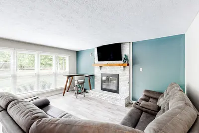 Image de Carmel-Westfield Area Home w/ Heart-Shaped Pond!