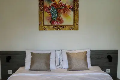 Image de À 2 minutes  de la plage, Villa et piscine privée avec deux  chambres