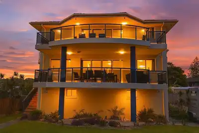 Image de Pebbly Beach Escape | Steps to the Beach