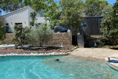 Image de Villa « Maison au cœur de la pinède » avec Wi-Fi et climatisation