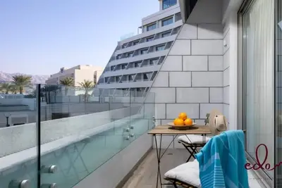 Image de סטודיו מרווחות עם מרפסת 50 מטר מהים - By Edomlux