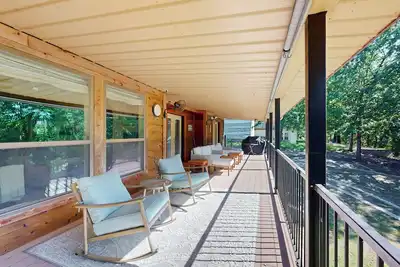 Image de Family-Friendly Lakefront Home w/ Dock