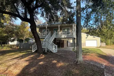 Image de Another Adventure awaits your Arrival. Charming 2 Bed / 2 Bath with Hangar!