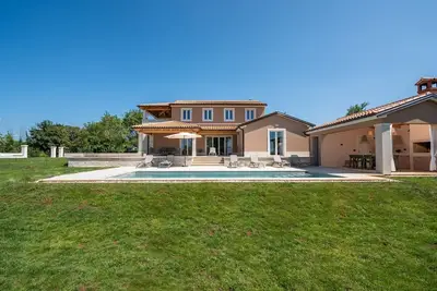 Image de Villa Vita – Villa moderne perchée sur une colline avec piscine privée, table de ping-pong, baby-foot et aire de jeux