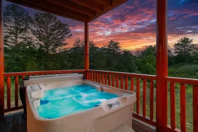 Image de 8-Bedroom Cabin with Indoor Pool, Arcade Game Room & Hot Tub Near Dollywood