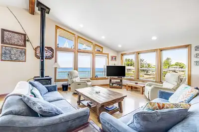Image de Dog-Friendly Bay View Home w/ Nautical Decor - Close to Beach