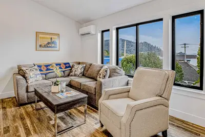 Image de Two downtown apartments - full kitchens, Ac & washer/dryers - near beach