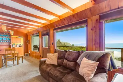 Image de Two story beach house with an ocean view furnished deck and washer dryer