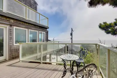 Image de Spacious dog friendly home with ocean views sauna wood stove and Wifi