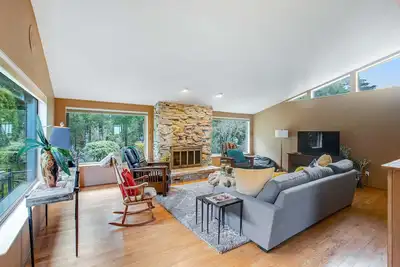 Image de Exquisite Home w/ Top-of-the-World Views, Free WiFi, Washer/Dryer