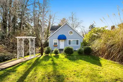 Image de Two-story getaway with a washer/dryer, central Ac, & WiFi - dogs welcome