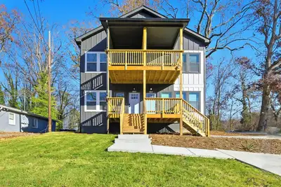 Image de Modern 3br • Minutes to Downtown & Mercedes-Benz