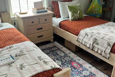 Image de Charming Waterside Cottage with River Views in Ramblers Rest