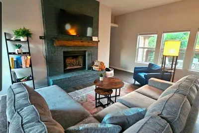 Image de Charming 3-bedroom house in lovely Rogers with hot tub