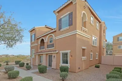 Image de 3-bedroom townhome in peaceful North Phoenix with beautiful desert view
